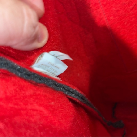 New with details Chico’s Sequin handbag Tote, Gray with Red Interior - Picture 6 of 13